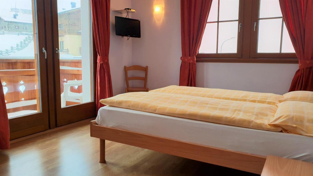 Alpino Lodge Bivio 利维尼奥 外观 照片